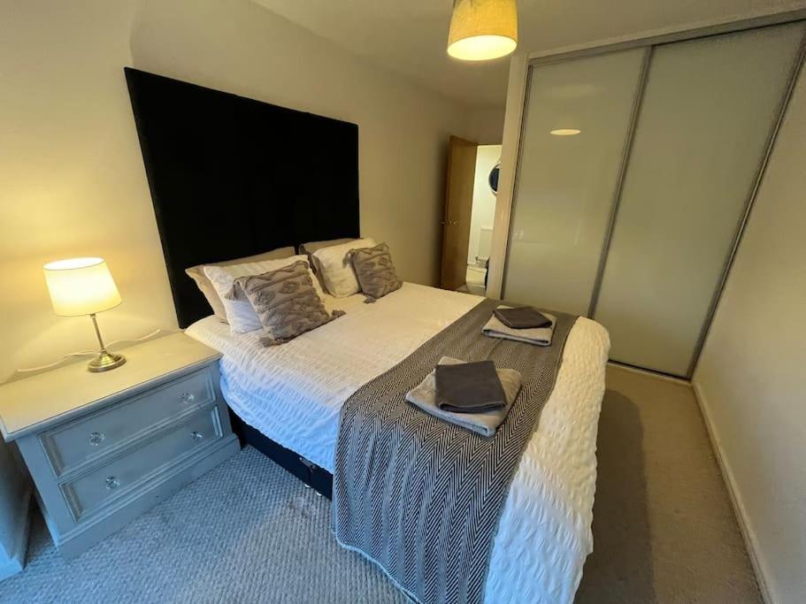 Etihad Fc 2Br Apartment With Water View 맨체스터 외부 사진