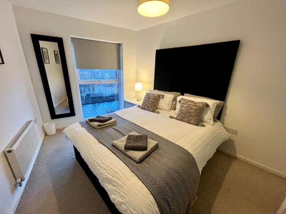 Etihad Fc 2Br Apartment With Water View 맨체스터 외부 사진